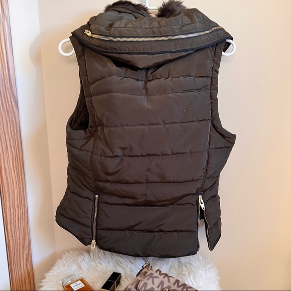 H&M olive green puffer vest - Picture 2 of 5